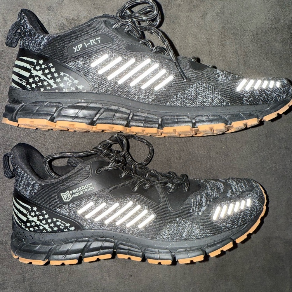 Black Athletic Shoes Women size 9/ Men’s 7.5